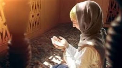 هل يجوز صلاة المرأة بالبنطلون خارج المنزل؟ 