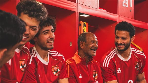 “بألوان المجد”.. الأهلي المصري يكشف قميصه الأساسي الجديد (صور)