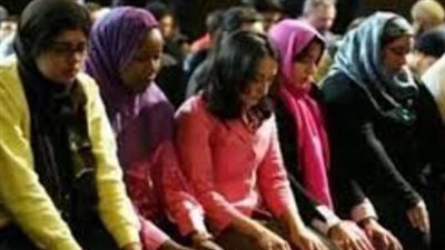 حكم الصلاة بلباس ضيق