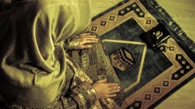 هل يجوز كشف قدم المرأة أثناء الصلاة؟ 