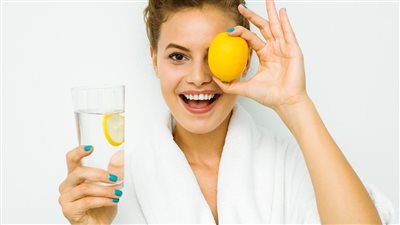 فوائد فيتامين سي للبشرة.. ماذا يفعل بالجلد؟