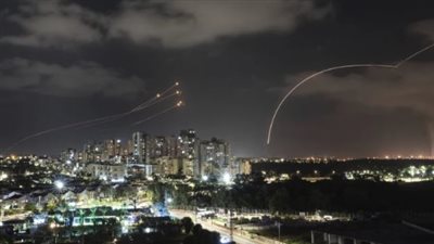 صحيفة: التقديرات تفيد بوجود نحو 35 مفقودا في موقع سقوط الصاروخ الإيراني في بات يام جنوبي تل أبيب