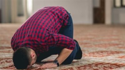 حكم الضحك دون قصد في الصلاة دون قصد؟