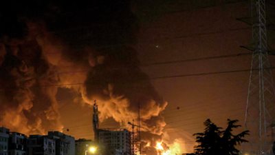 وقوع إصابات جراء سقوط صواريخ إيرانية وسط وجنوب إسرائيل