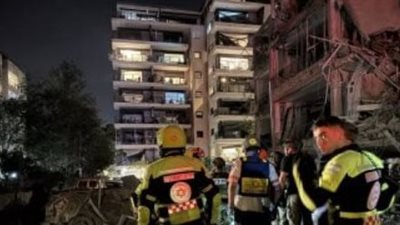  إذاعة الجيش الإسرائيلية: إصابة خطرة وأخرى متوسطة في حولون ونحو 15 مصابا في رمات غان