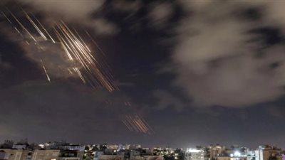  التلفزيون الإيراني: الكيان الصهيوني هاجم صباح اليوم محيط منشأة خنداب للماء الثقيل وسط إيران