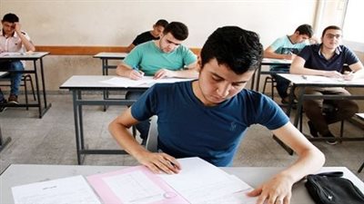 خروج طلاب الثانوية من لجان اللغة العربية