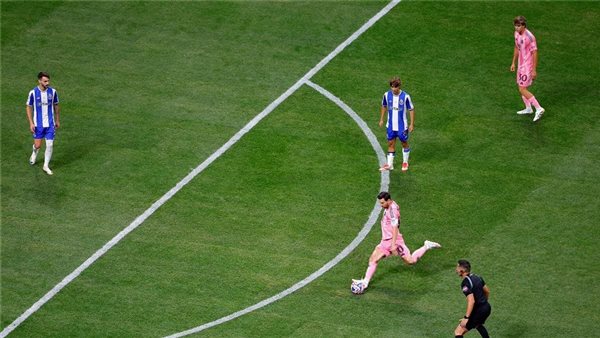 بهدف عالمي.. ميسي يقود إنتر ميامي لفوز ثمين على بورتو بمونديال الأندية