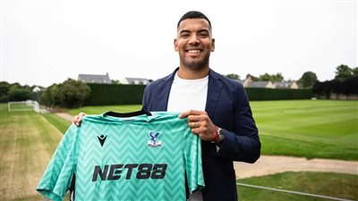 رسميا.. كريستال بالاس يعلن ضم الحارس الأرجنتيني والتر بينيتيز