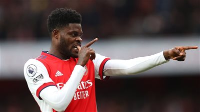 وسط ترقب سعودي.. توماس بارتي يستعد للرحيل عن أرسنال