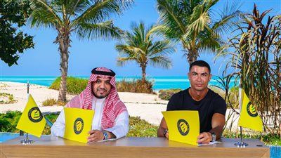 القصة مستمرة.. النصر يعلن رسميا تجديد عقد رونالدو