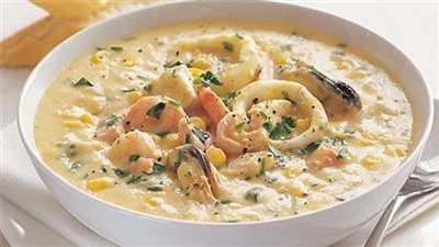 طريقة عمل شوربة سي فود بالصوص الأبيض