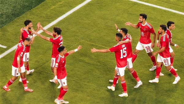 الأهلي يُعاقب لاعبيه بعد الخروج المبكر من كأس العالم للأندية الأهلي يُعاقب لاعبيه بعد الخروج المبكر من كأس العالم للأندية