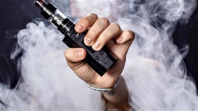 أضرار السجائر الإلكترونية.. 10 آثار جانبية خطيرة 