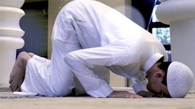 حكم أداء شخص لصلاة منفردا داخل المسجد.. دار الافتاء توضح