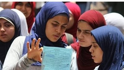 طلاب الثانوية العامة 2025 يؤدون غدا امتحان الكيمياء والجغرافيا