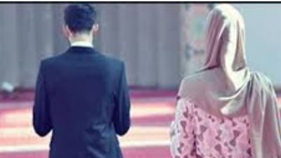 أين تقف المرأة في صلاة الجماعة مع زوجها في البيت؟