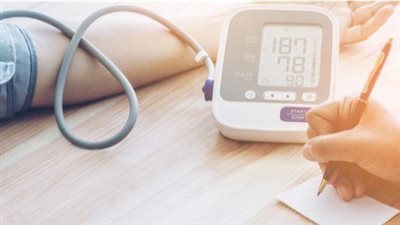 أرقام ضغط الدم الطبيعية حسب العمر.. كن على دراية بها