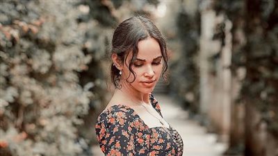 نور عمرو دياب تخطف الأنظار بدعمها لوالدها برقصة 