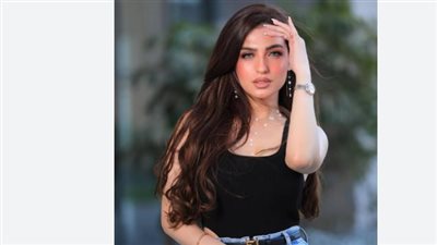 ياسمين عز للسيدات: “الشراب بيتلبس مرة واحدة” و