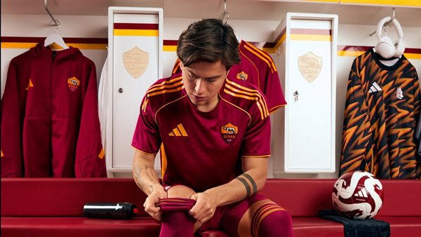 روما يكشف عن قميصه الأساسي لموسم 2025-2026 (صور)