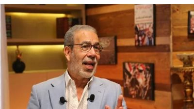 مدحت العدل يثير الجدل بتصريحاته حول حجاب حفيدة أم كلثوم: جدل واسع بين مؤيد ومعارض