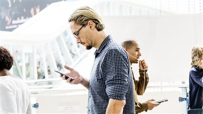 وقت الشاشة وتأثيره.. دليل شامل للأطفال والكبار