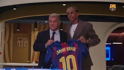 برشلونة يعلن تجديد عقد لامين يامال.. ويمنحه رقم الأساطير