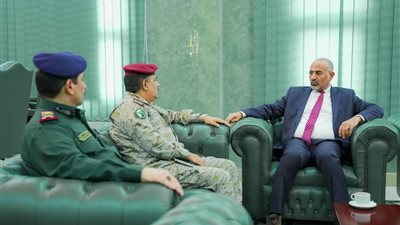  الزُبيدي يشدد على أهمية تعزيز التنسيق العسكري والأمني لحفظ الأمن والاستقرار