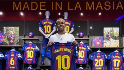 قميص لامين يامال يحطم الأرقام في برشلونة ويحقق مبيعات تاريخية