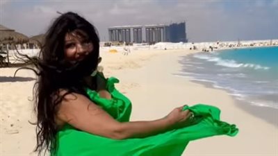 فيفي عبده.. أيقونة البهجة التي لا تغيب عن المشهد الفني والإلكتروني