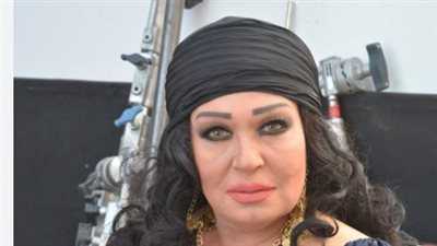 خل وزعل وقناديل بحر.. صيف فيفي عبده لا يخلو من الجدل!