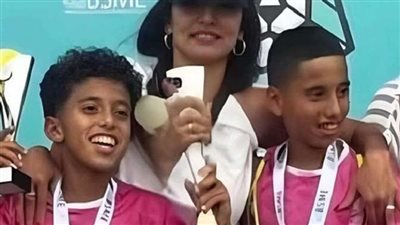 من هي زينة؟ | أولادها، مسيرتها، وحقيقة صورتها المنتشرة في مناسبة رياضية