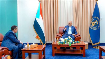 الزُبيدي يطّلع على سير العمل التنظيمي بانتقالي لحج ويؤكد أهمية رفع كفاءة الأداء المؤسسي