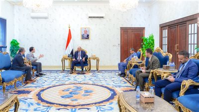  الزُبيدي يشيد بالتدخلات الإنسانية للجنة الدولية للصليب الأحمر في بلاده