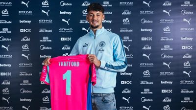 رسميا.. مانشستر سيتي يعلن ضم الحارس جيمس ترافورد قادمًا من بيرنلي