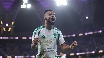 الأهلي السعودي يجدد عقد نجمه علي مجرشي لـ 4 سنوات