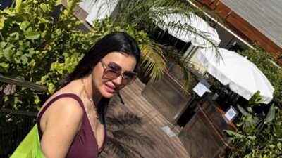 دينا فؤاد تتألق بإطلالة صيفية على البحر وتخطف الأنظار على إنستجرام