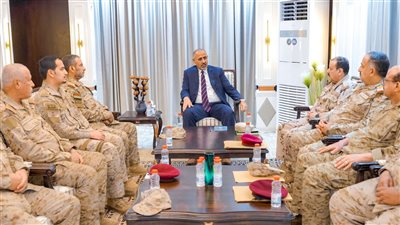  الزُبيدي يترأس اجتماعًا لرئاسة هيئة الأركان العامة وعدد من هيئات ودوائر وزارة الدفاع 