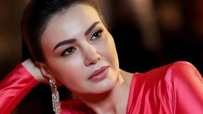 مسيرة فنية متألقة وإطلالات لافتة... دينا فؤاد نجمة توازن بين الجمال والموهبة
