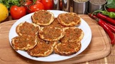 طريقة عمل فطائر اللحمة.. وصفة شهية بمكونات بسيطة 