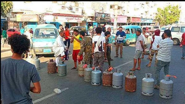 أزمة الغاز المنزلي في عدن.. وجه آخر لحرب الخدمات ضد الجنوب أزمة الغاز المنزلي في عدن.. وجه آخر لحرب الخدمات ضد الجنوب