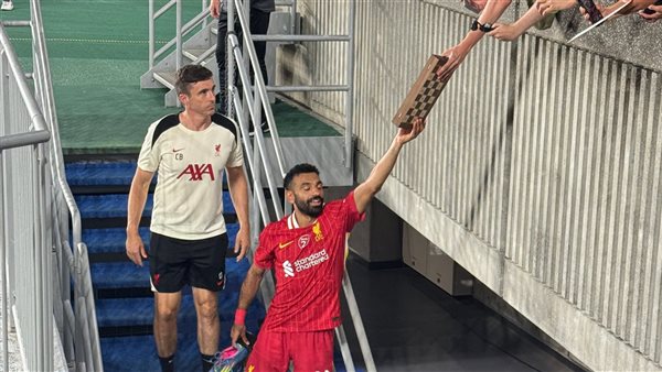 محمد صلاح يتلقى هدية مفاجئة في مباراة يوكوهاما وليفربول محمد صلاح يتلقى هدية مفاجئة في مباراة يوكوهاما وليفربول