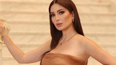 إطلالة ساحرة لنسرين طافش تخطف الأنظار وتثير الجدل