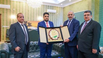 عيدروس الزُبيدي يلتقي قيادة جامعة المهرة ويؤكد دعم المجلس لمسيرتها الأكاديمية