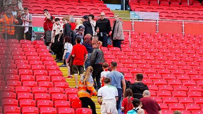 إخلاء ملعب أنفيلد قبل دقائق من مباراة ليفربول وأتلتيك بلباو