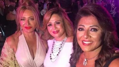 إطلالات صيفية مبهجة وروح صداقة تجمع النجمات هالة صدقي، إلهام شاهين، وليلى علوي