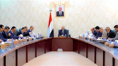 الزبيدي يجتمع بلجنة الموارد ويحذر من محاولات التلاعب بأسعار الصرف