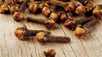 فوائد القرنفل لتخفيف الم الاسنان