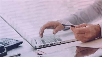 كيف تستفيد من عائد يومي على حسابك؟ اكتشف حساب كارنت بلس من بنك الإمارات دبي الوطني